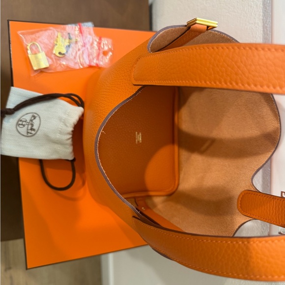 Hermes Vibrant Orange Leather Tote - Picture 3 of 4